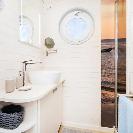 Hausboot Meerzeit An Der Ostsee * Stralsund