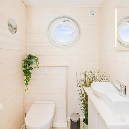 Hausboot Meerzeit An Der Ostsee * Stralsund