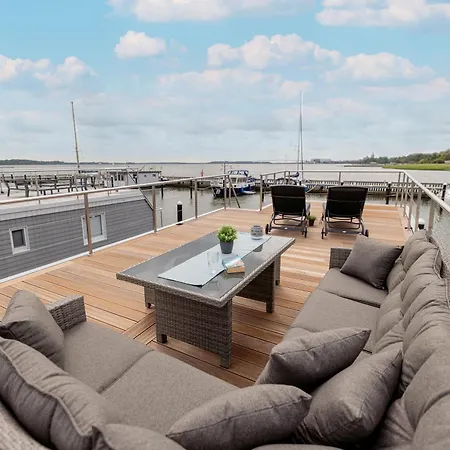 Hausboot Meerzeit An Der Ostsee * Stralsund