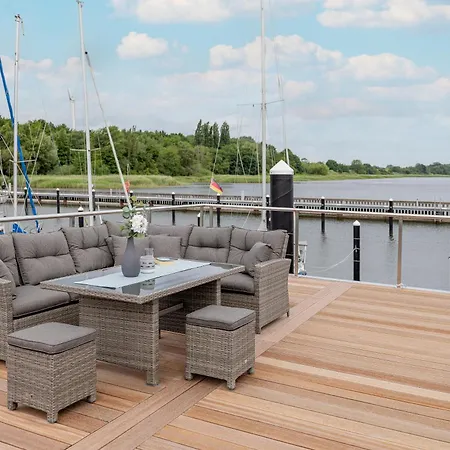 Hausboot Meerzeit An Der Ostsee *